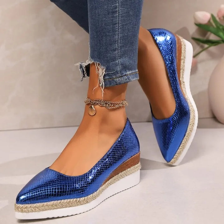 Mireya – GLOSSY POINTED-TOE ORTHOPEDIC WEDGE HEELS